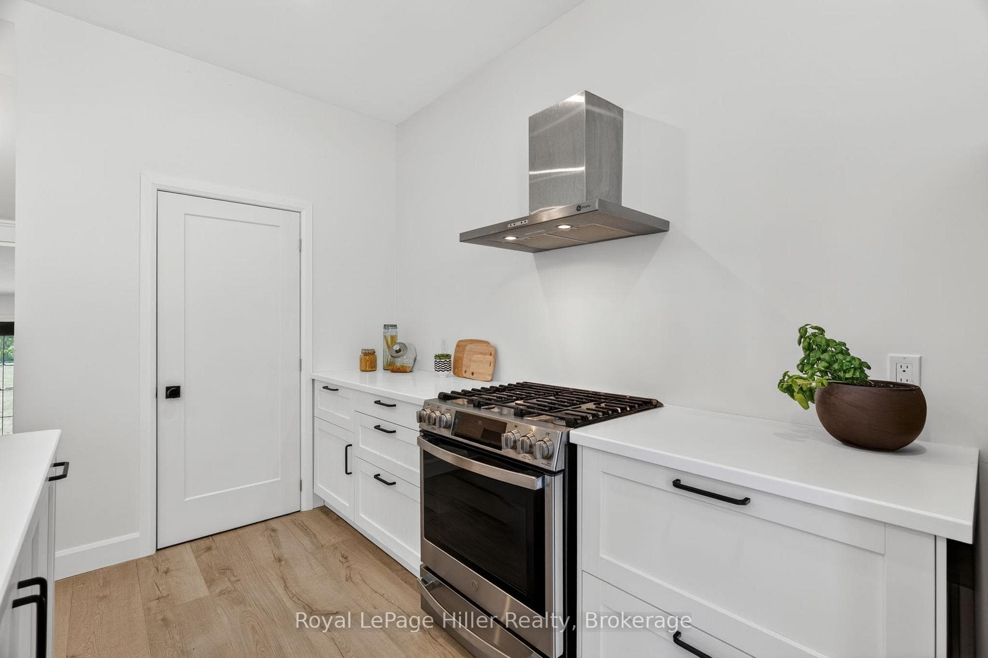 125 Portland Street photo 13