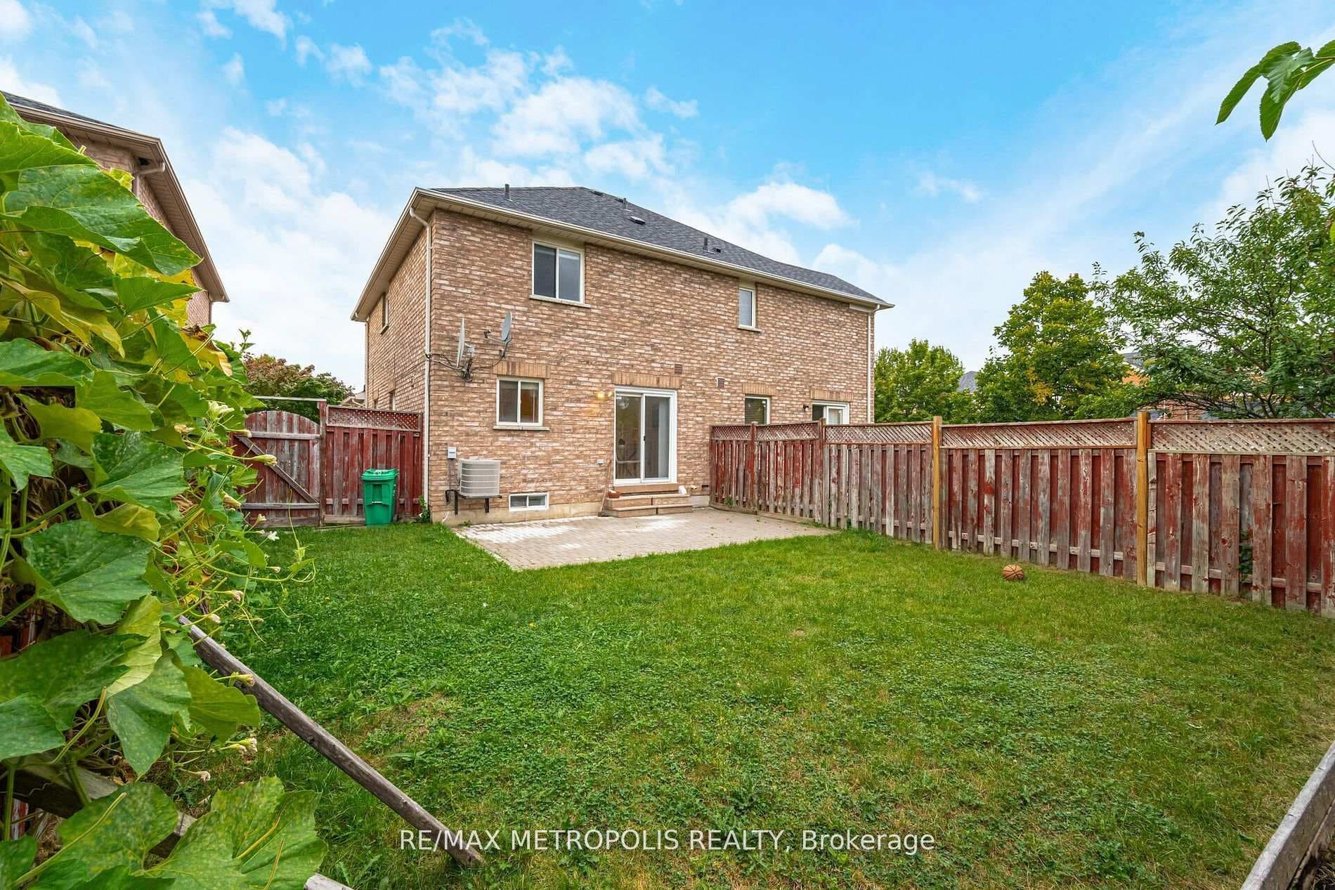 27 Prince Crescent photo 34