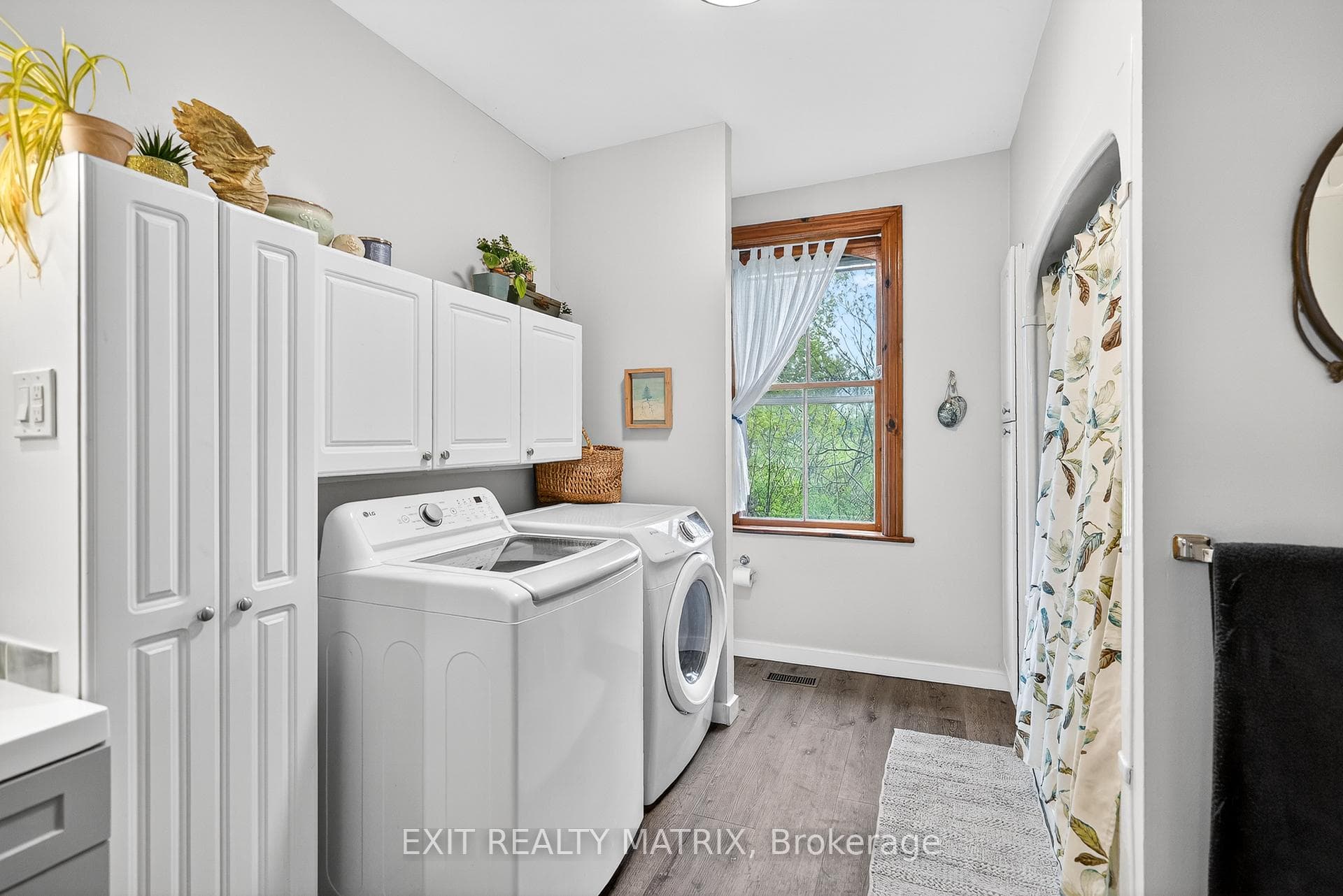 Main floor laundry & family bath