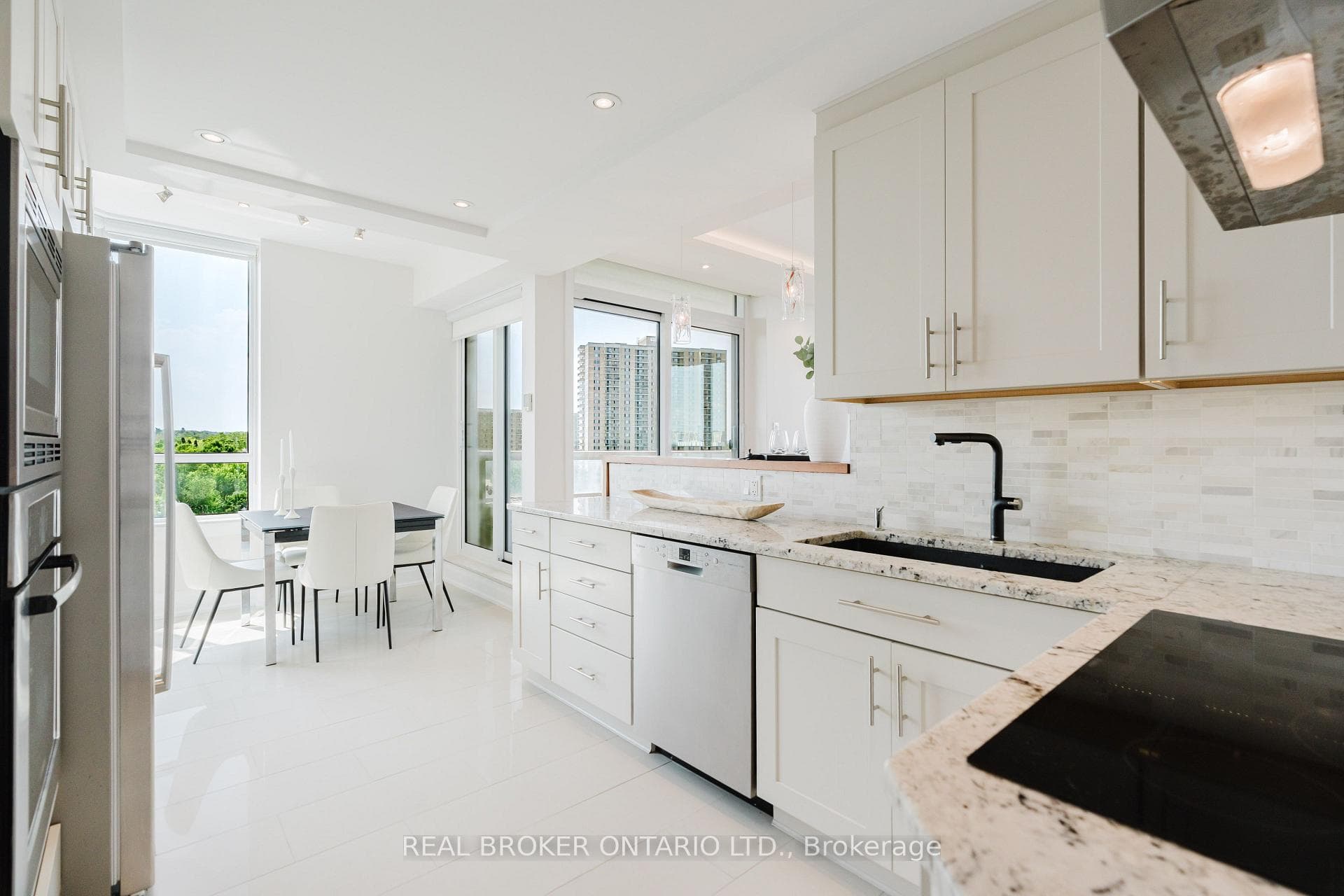 1480 Riverside Drive Unit 806 photo 15