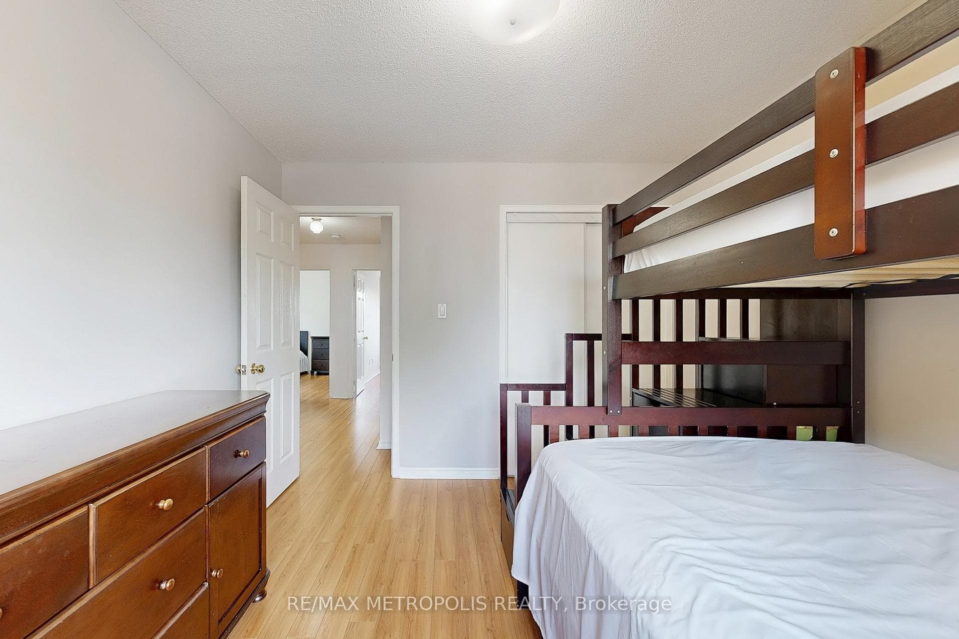 175 Roxbury Street photo 34
