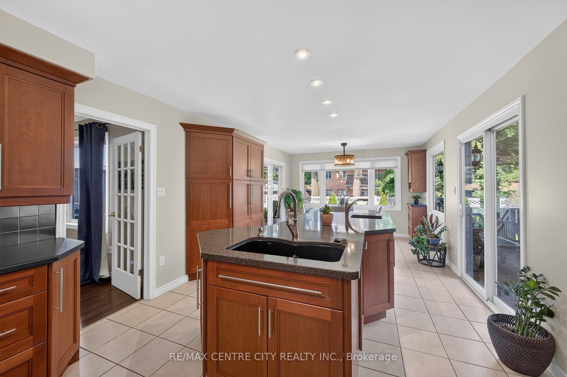 15 Cavanaugh Crescent photo 25