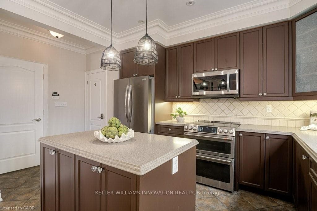 111 Glazebrook Crescent photo 19