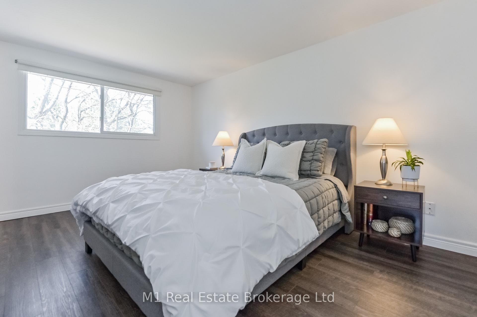 335 Elora Street photo 29