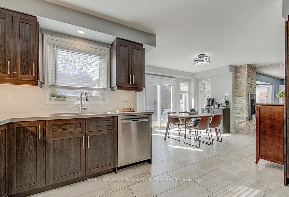 136 Elizabeth Street photo 17