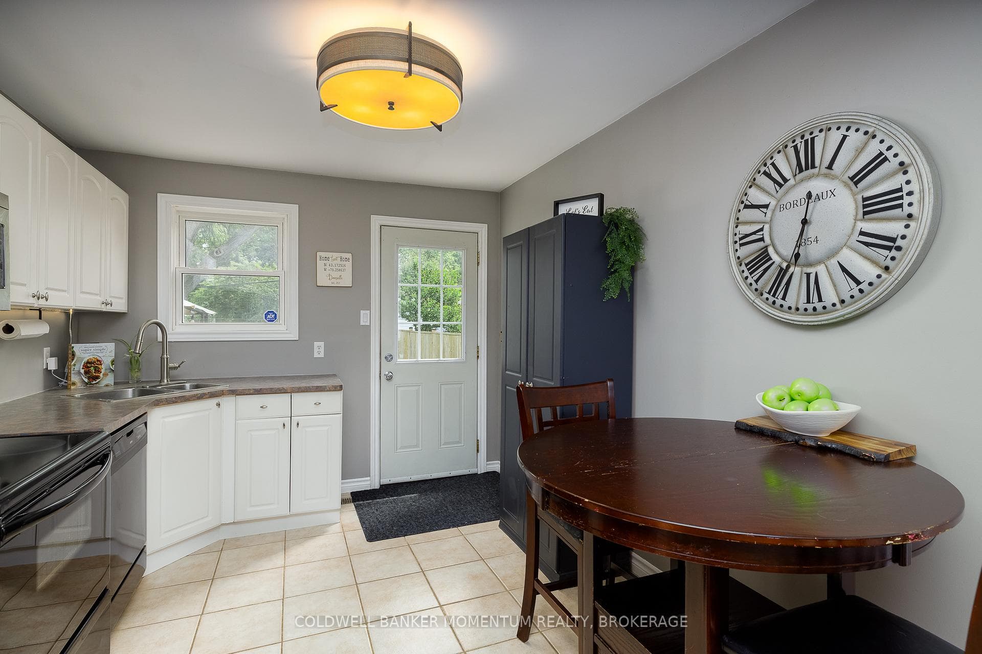74 Haig Street photo 10