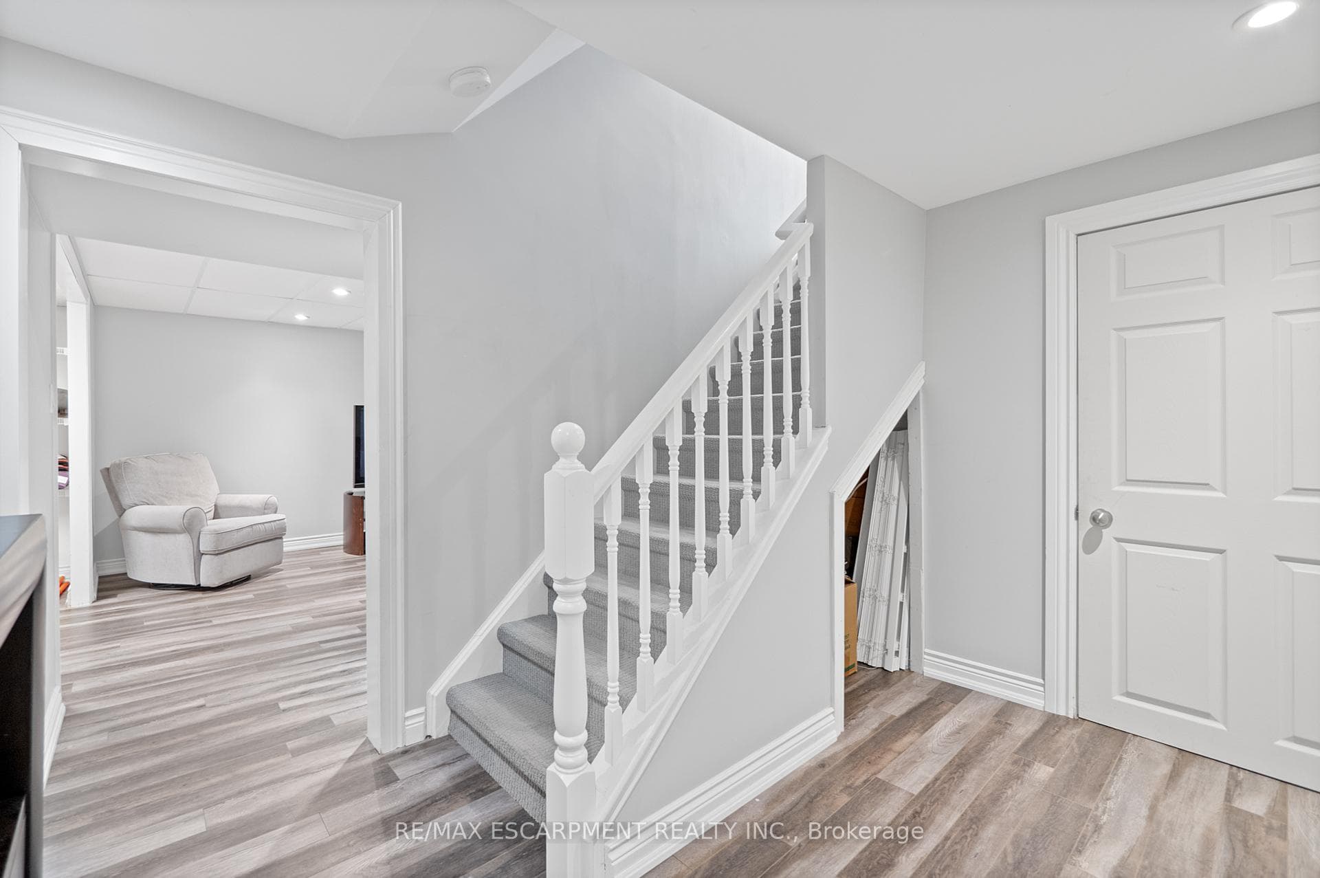 344 Camelot Court photo 27