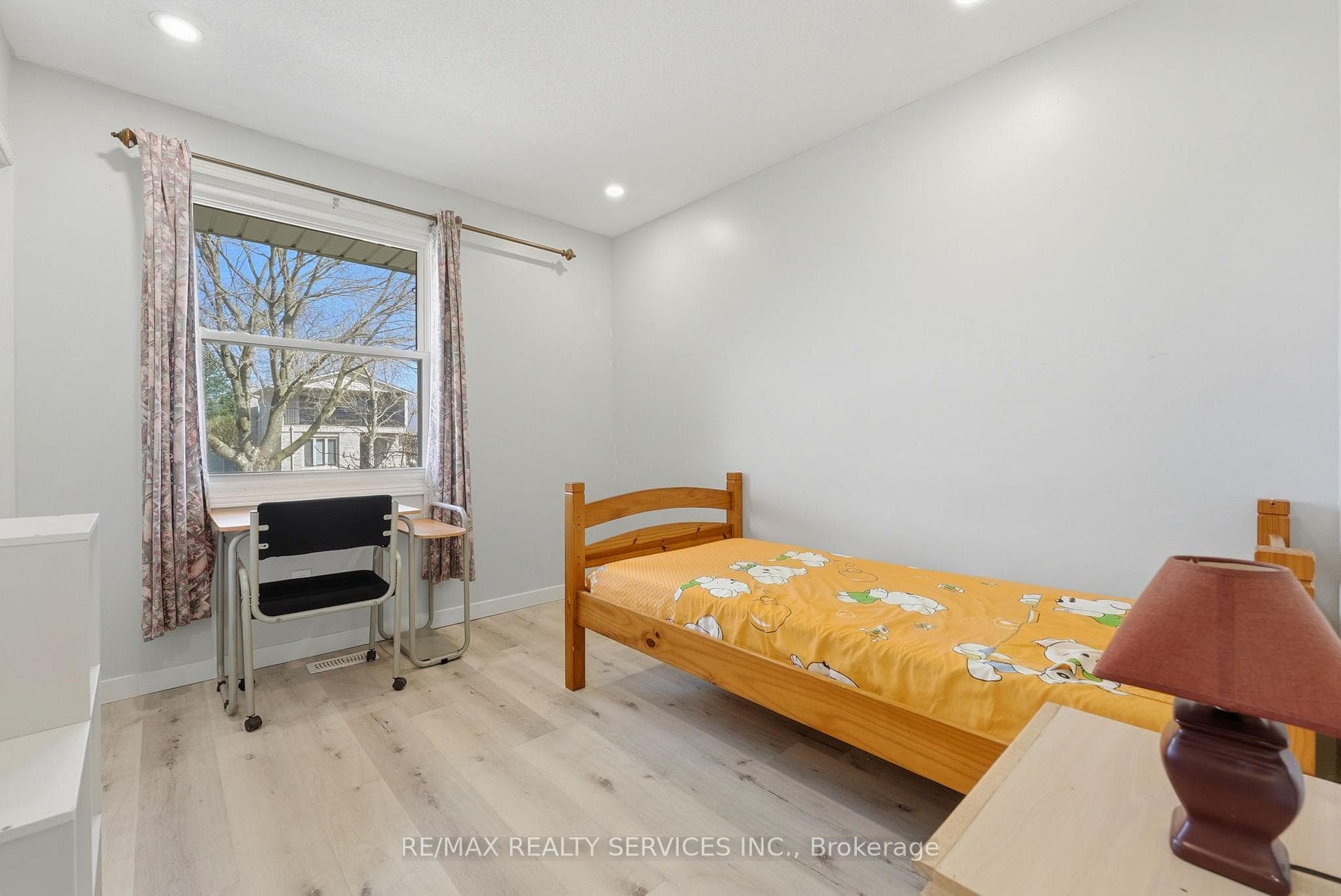5 Chaucer Road photo 19