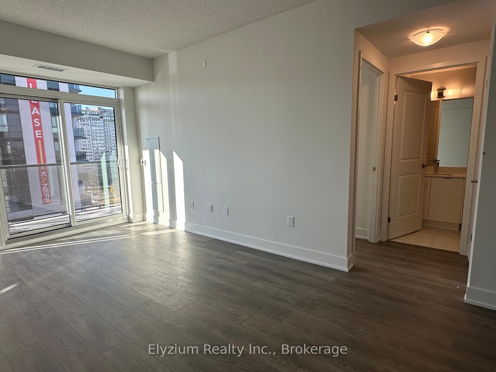 204 Burnhamthorpe Road Unit 1003 photo 10