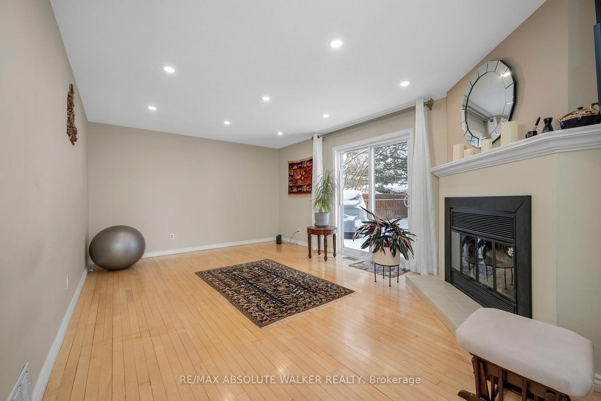1849 Montereau Avenue photo 16