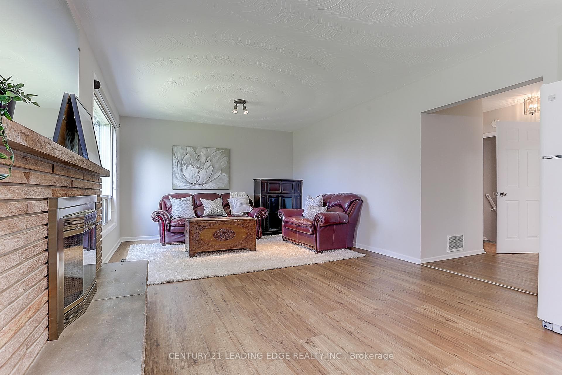 70 CLANSMAN Boulevard photo 27