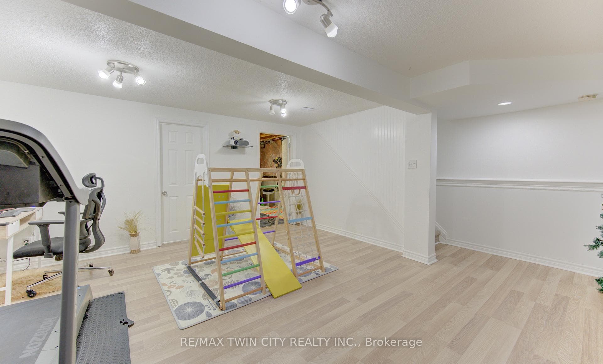 32 ENFIELD Drive photo 26