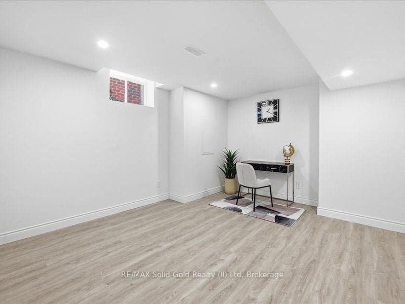 39 Avanti Crescent photo 33