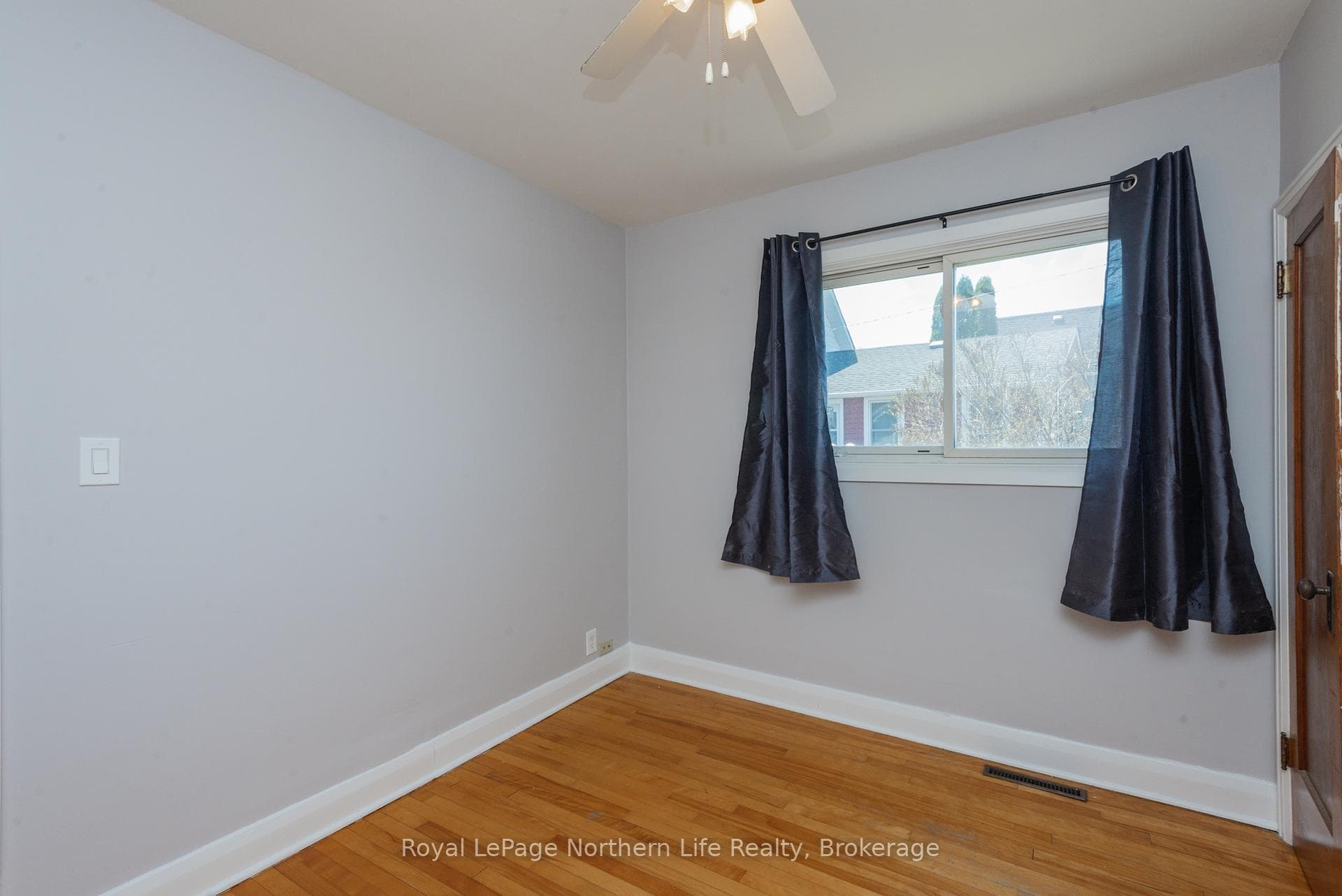 1093 Regina Street photo 32