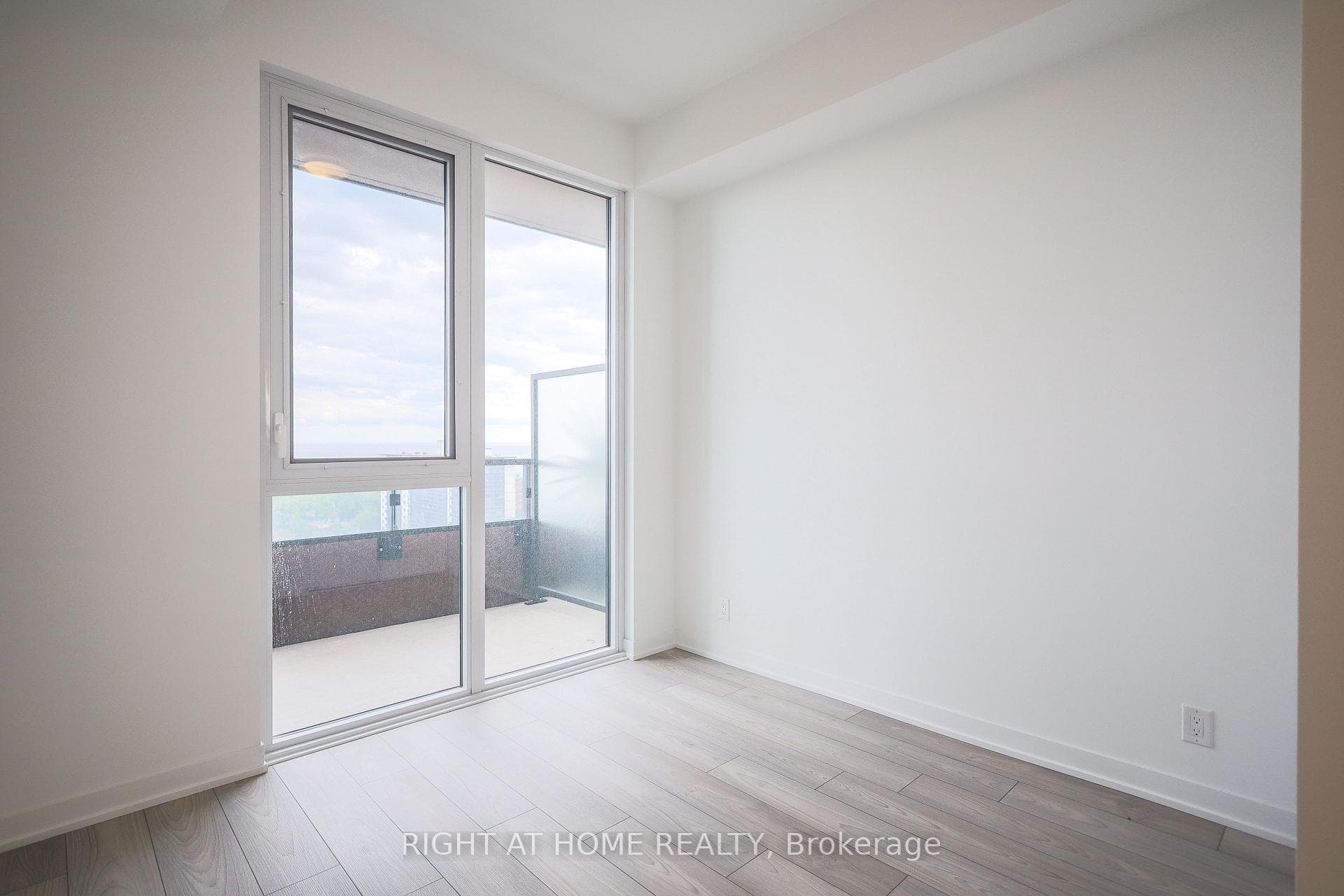 285 Dufferin Street Unit 1209 photo 13