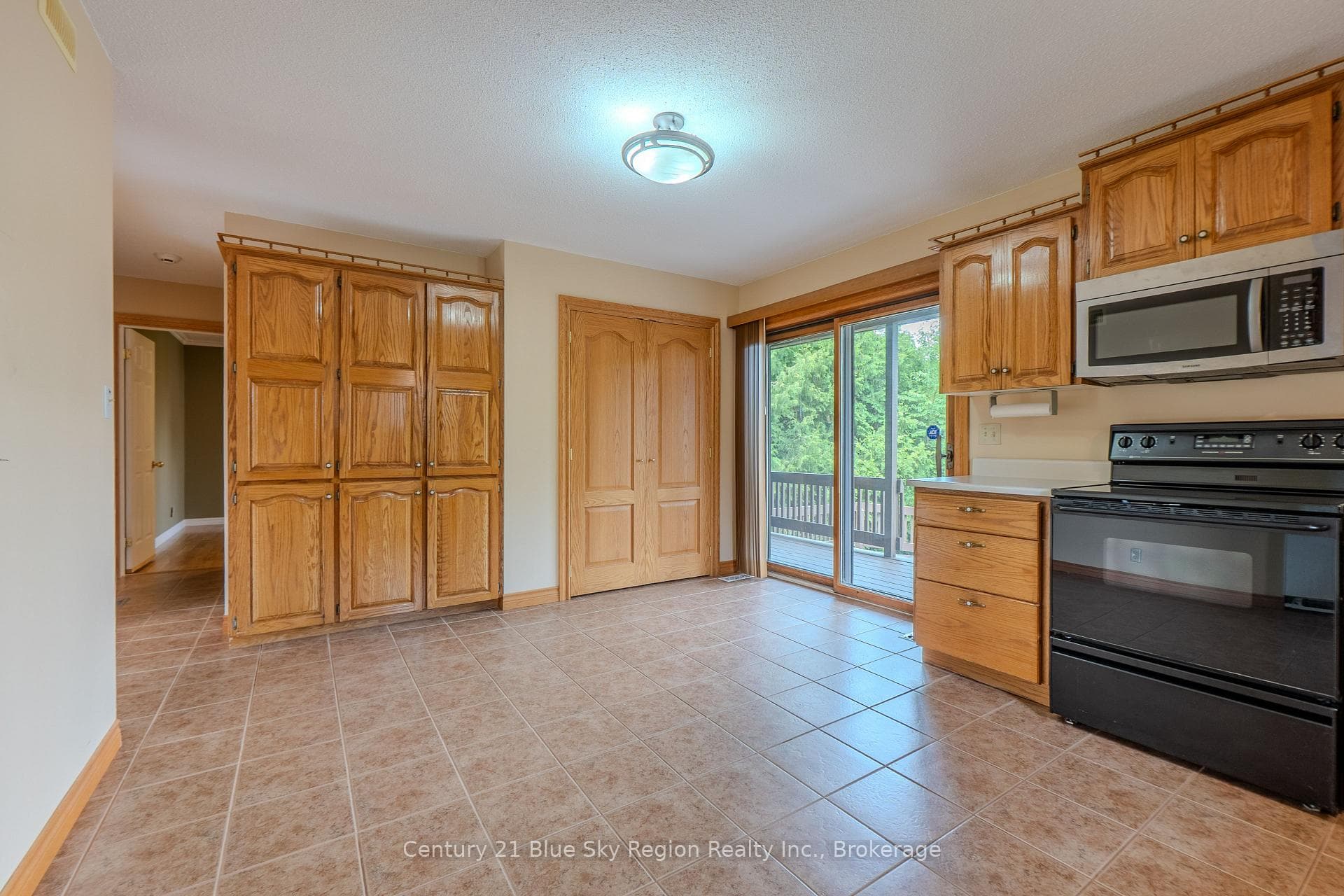 243 Southview Crescent photo 6
