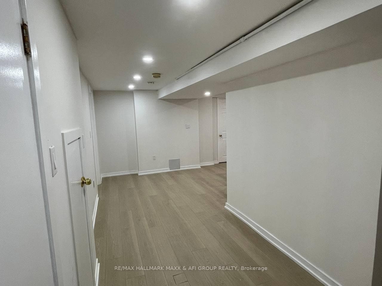143 Holmes Avenue Unit Bsmt photo 12