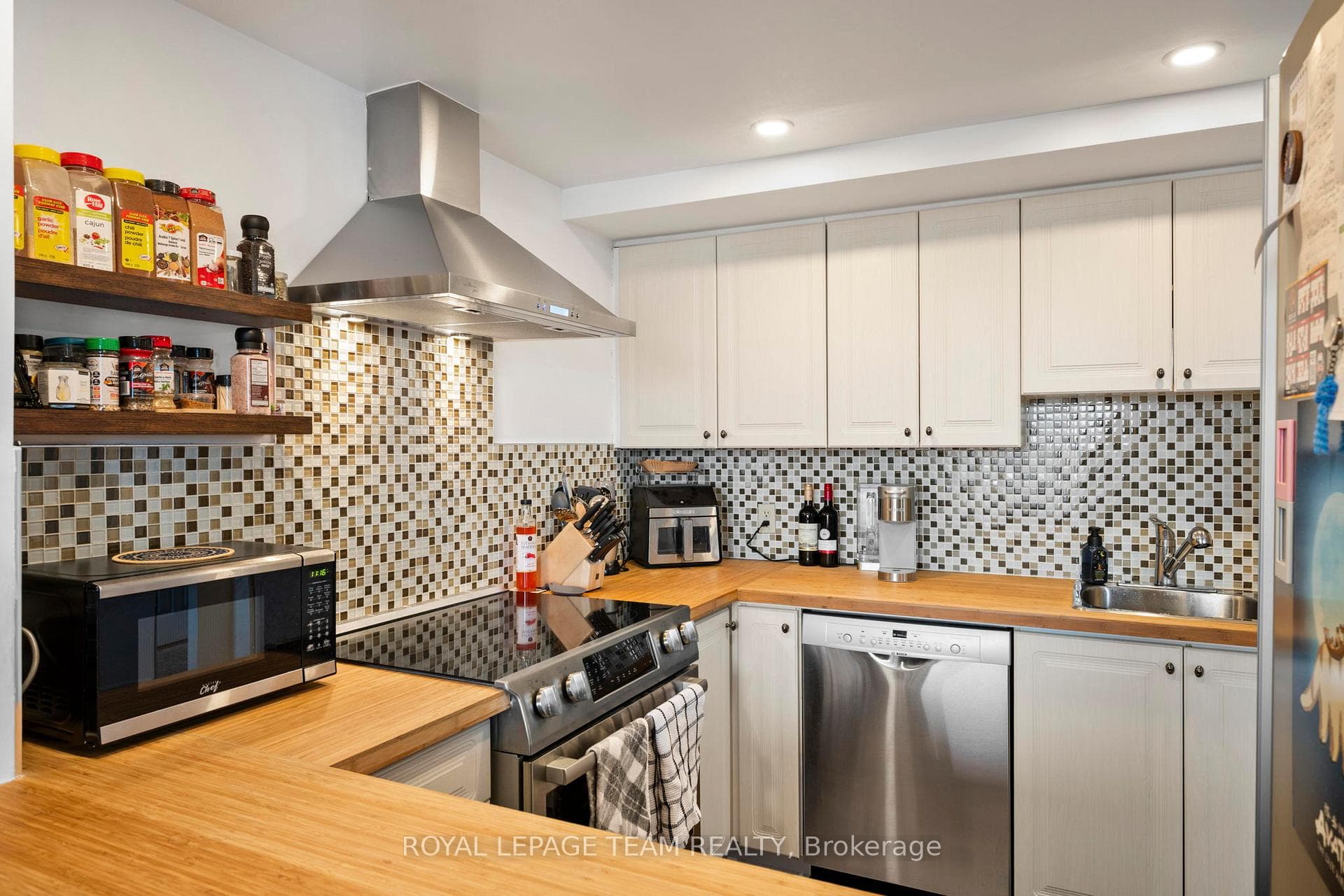 45 Holland Avenue Unit 902 photo 15