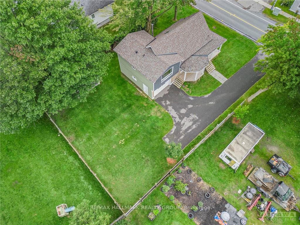 915 LACROIX Road photo 4