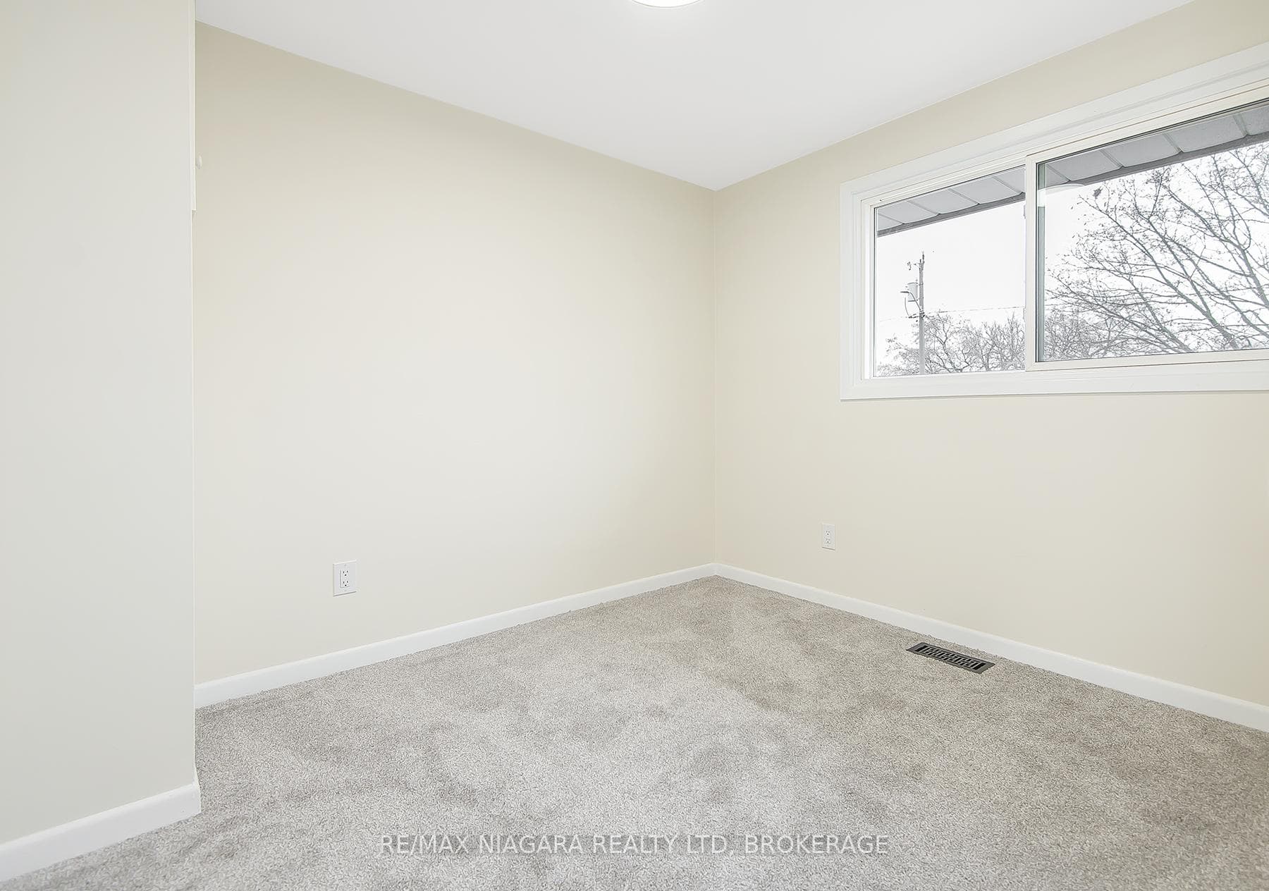 16 Huntley Crescent photo 25