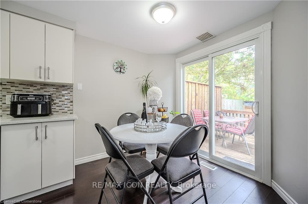 395 Downsview Place photo 9