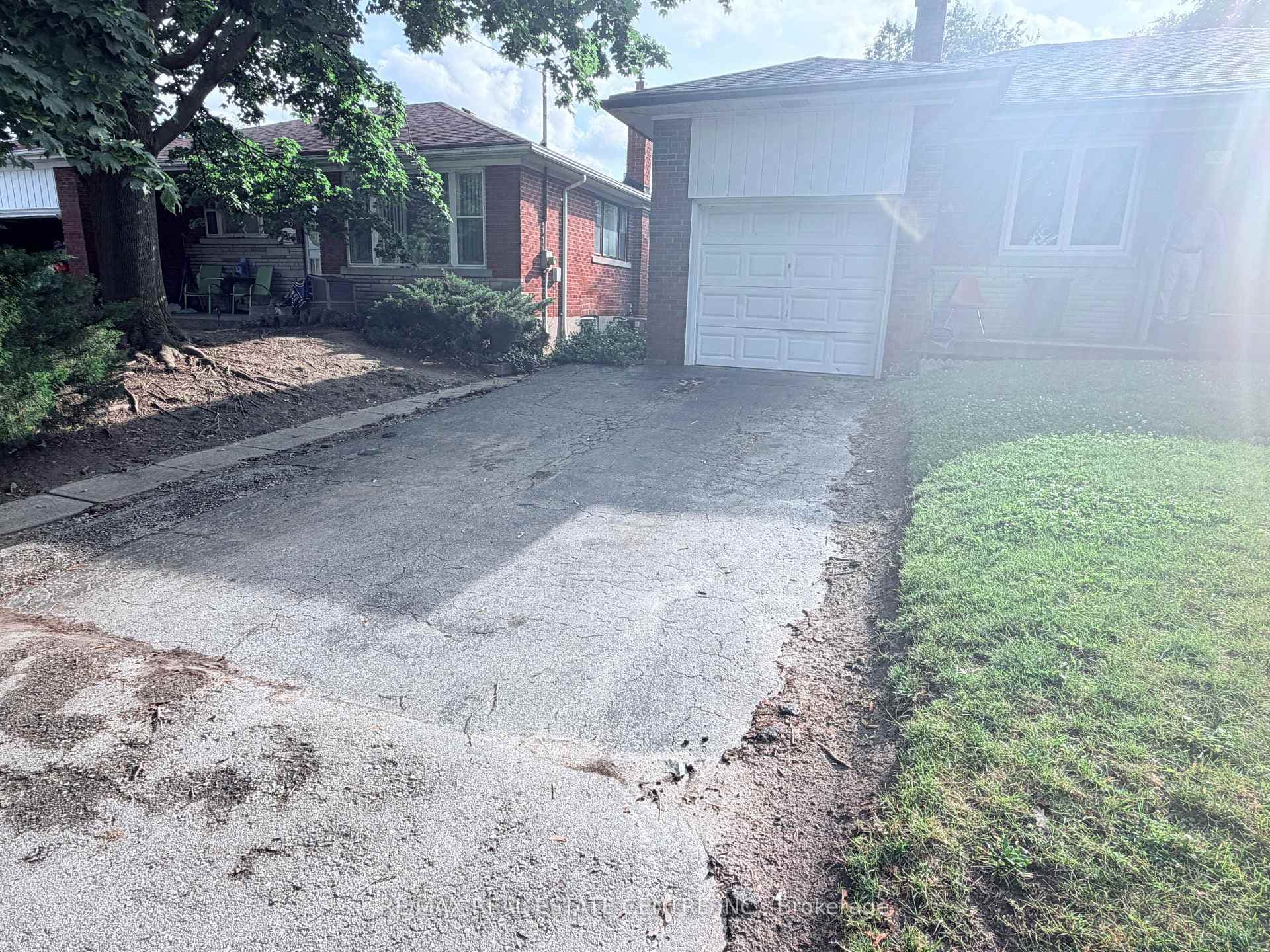 52 Sharbot Avenue photo 15