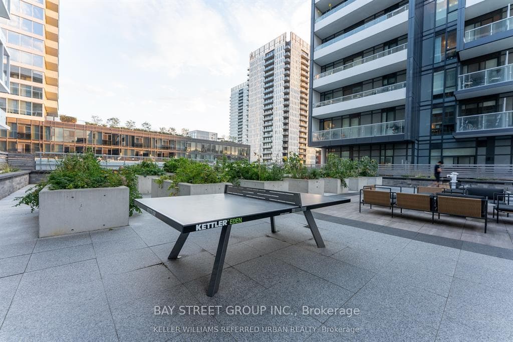 225 sumach Street Unit 2808 photo 18