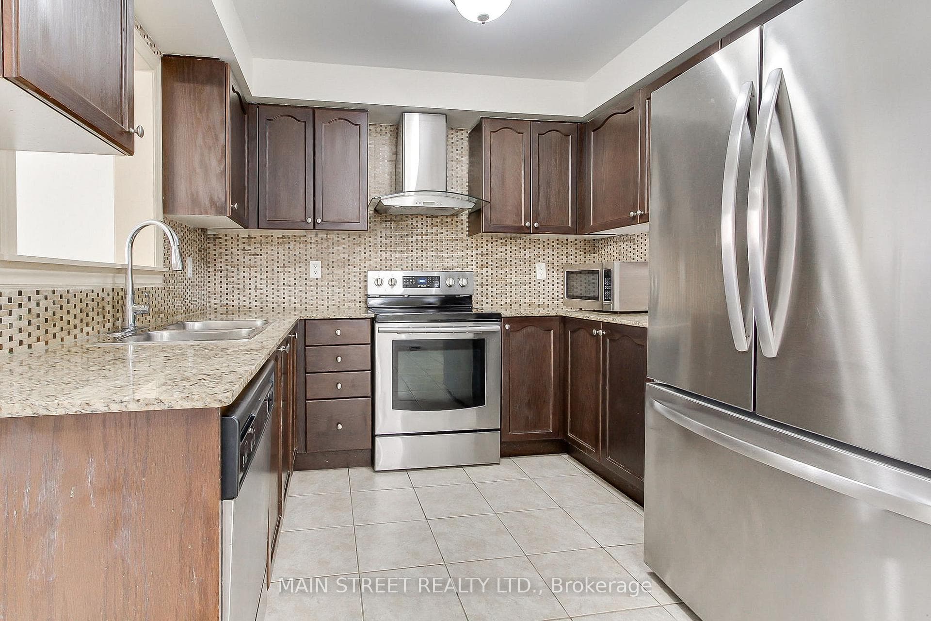 73 Four Seasons Crescent photo 10