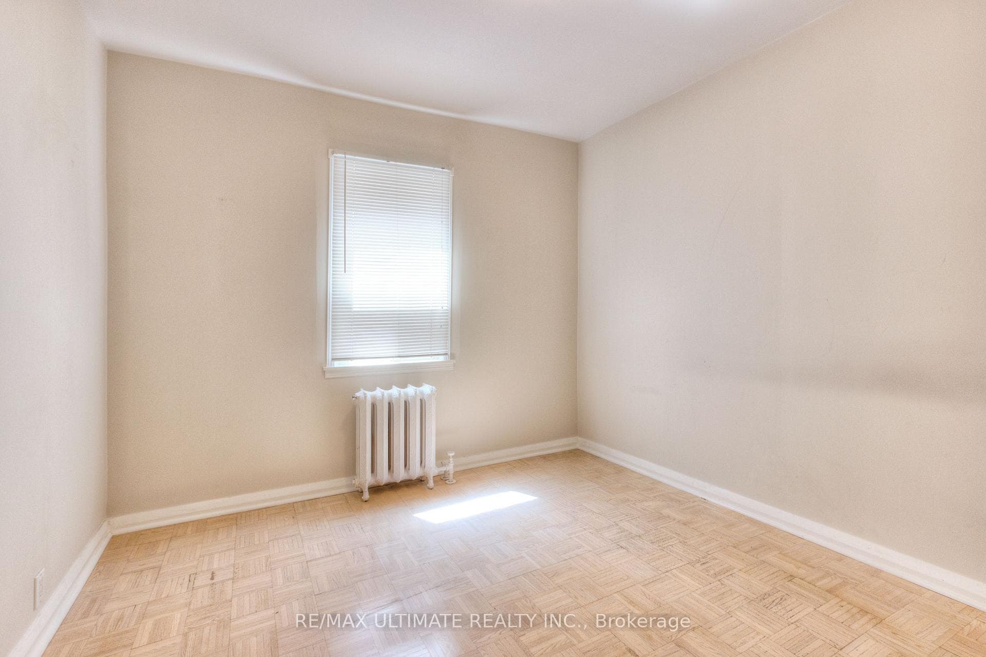 1652-1654 Dufferin Street photo 9
