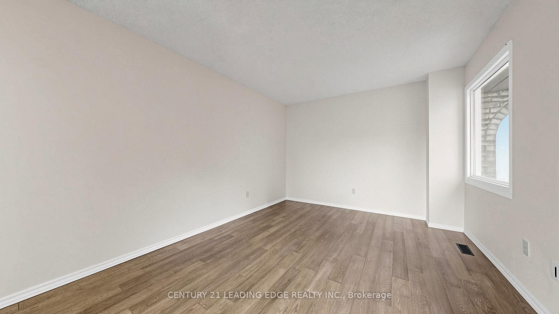 80 Upton Crescent photo 4