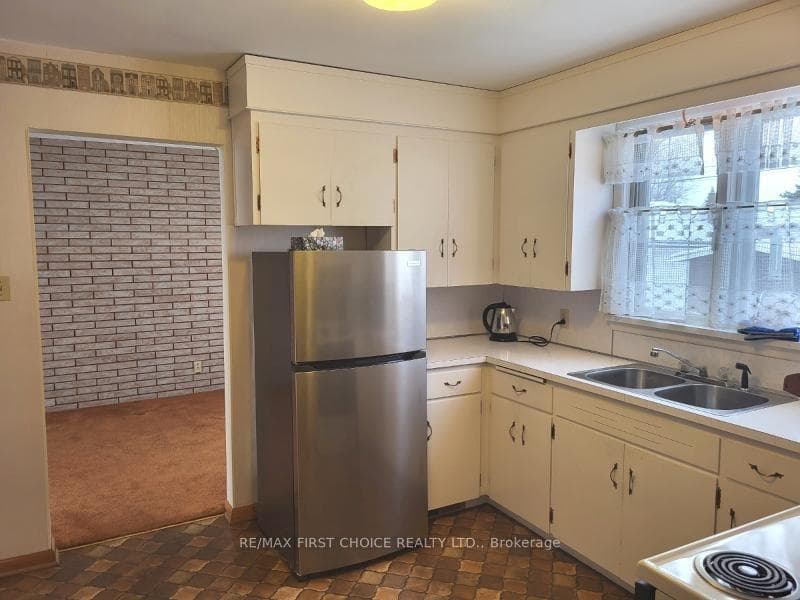 523 Westminster Street photo 13