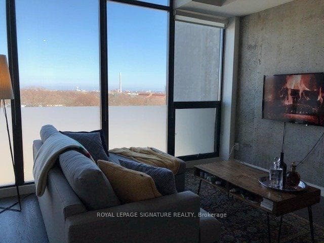 90 Broadview Avenue Unit 801 photo 6