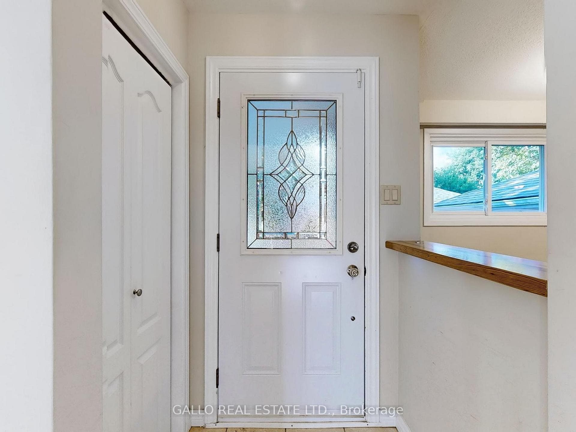 FRONT ENTRANCE-CLOSET