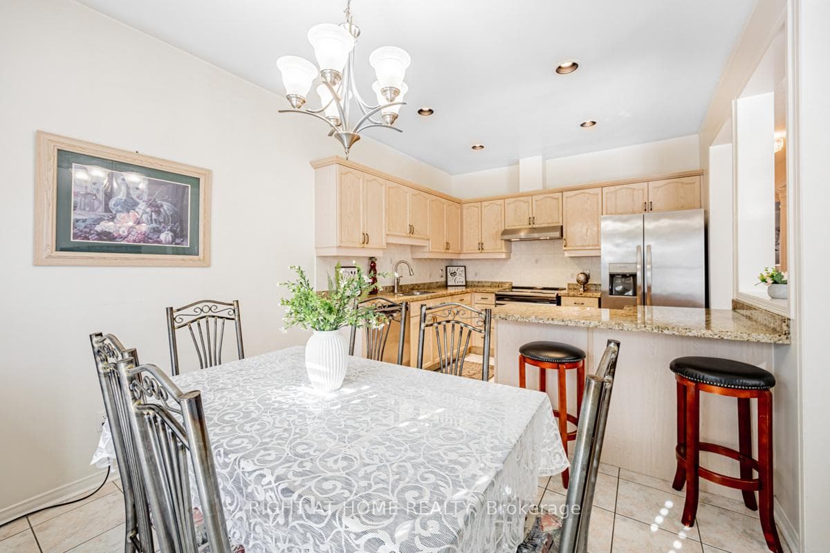 1448 Sandhurst Crescent photo 12