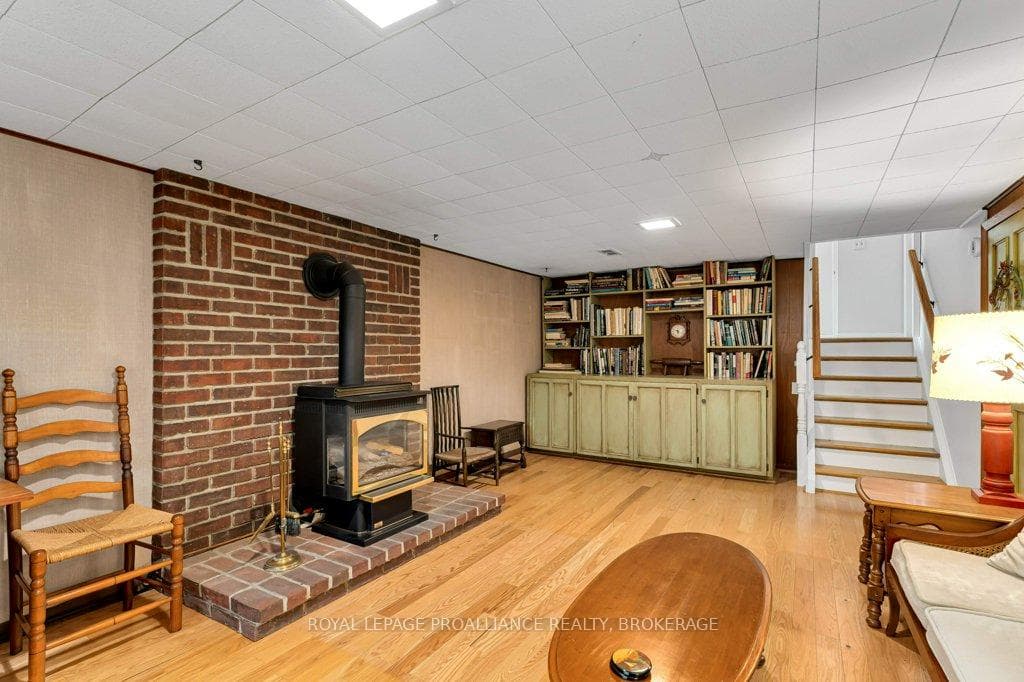 148 Campbell Crescent photo 31