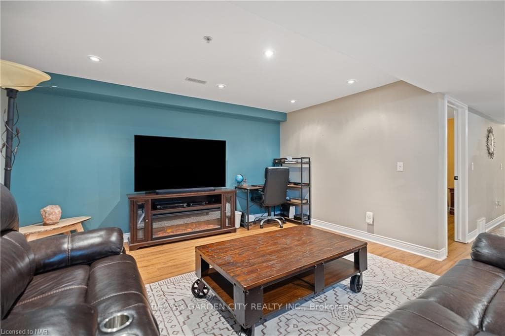 16 Bluegrass Crescent photo 24
