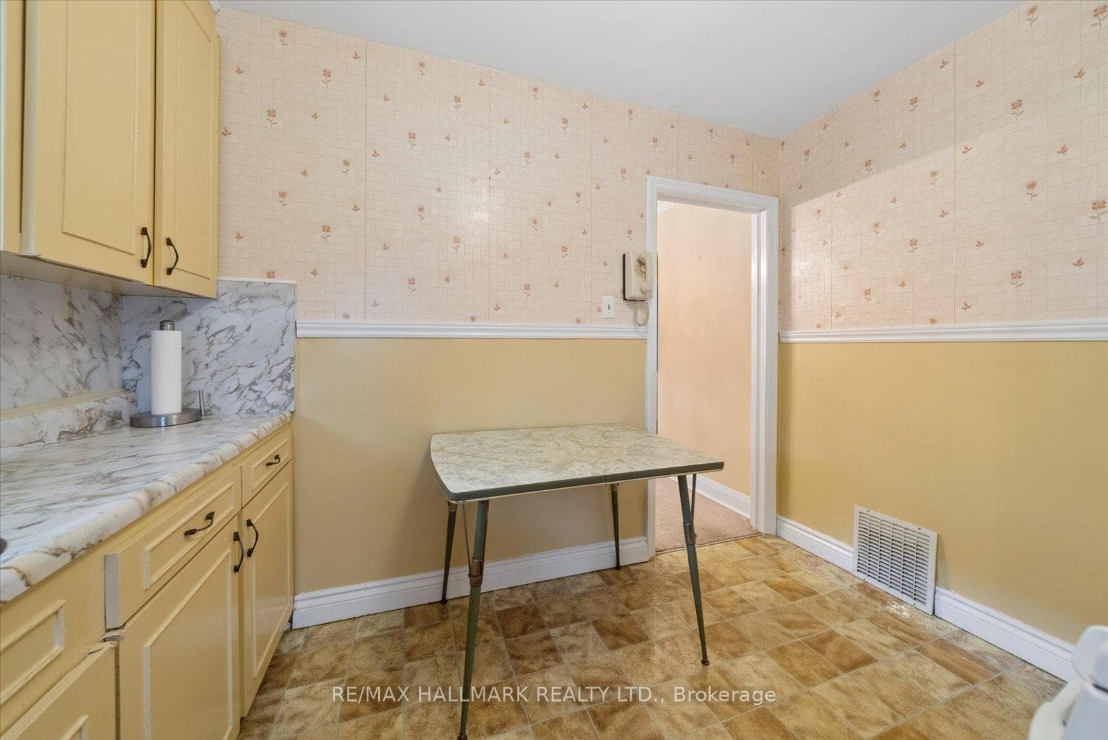 51 Bertha Avenue photo 14