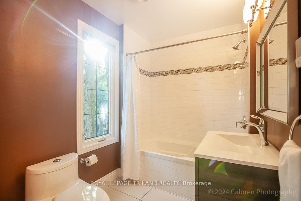 35 Ski Valley Crescent photo 24