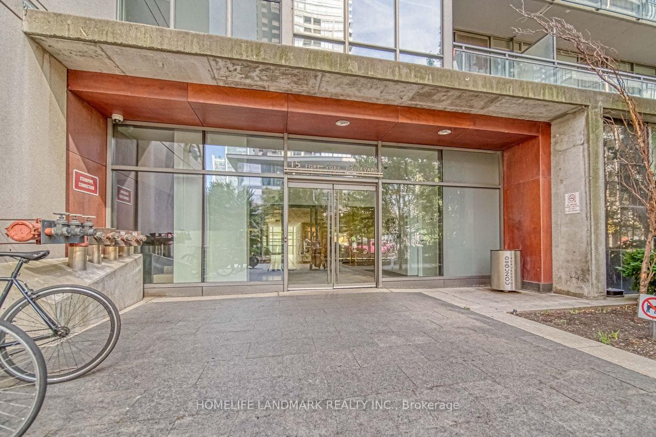 15 Fort York Boulevard Unit 3701 photo 3