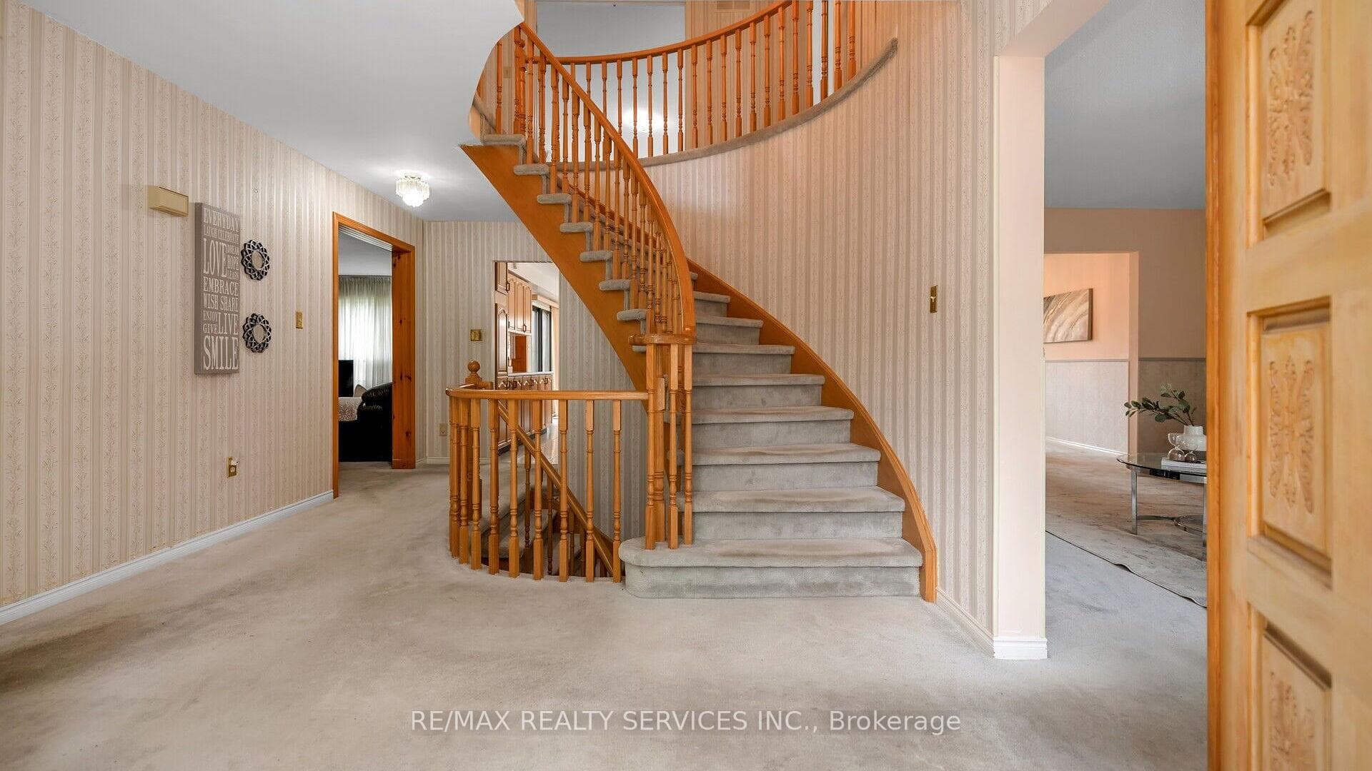 256 Littleford Street photo 3
