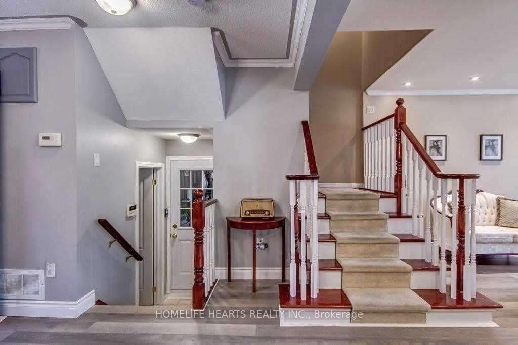 2241 Oakhaven Drive photo 12