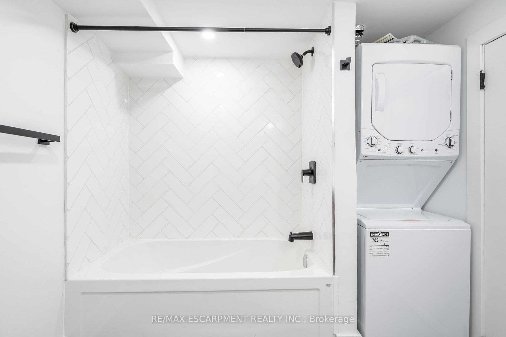 204 Balsam Avenue photo 43