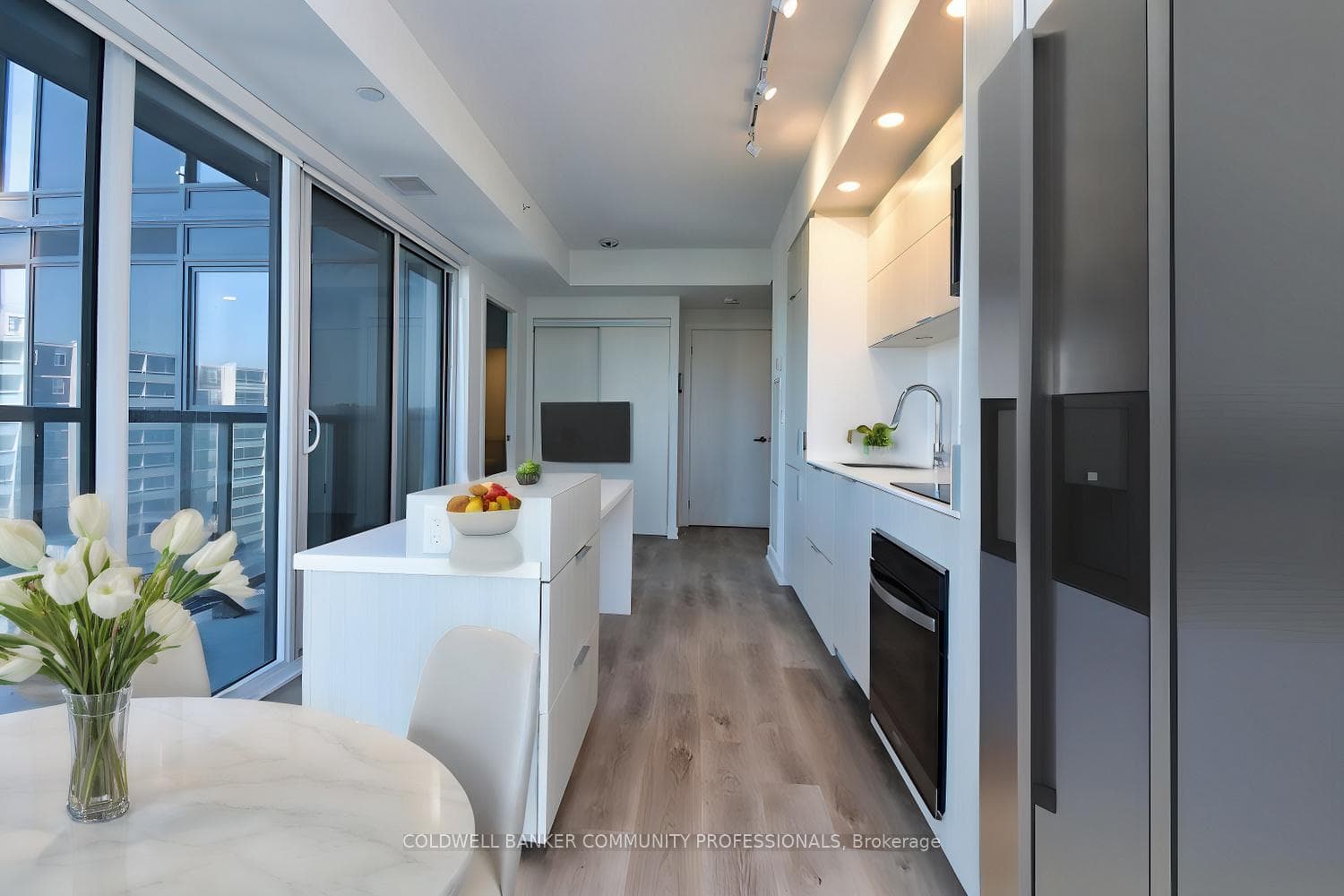 370 Martha Street Unit 811 photo 17