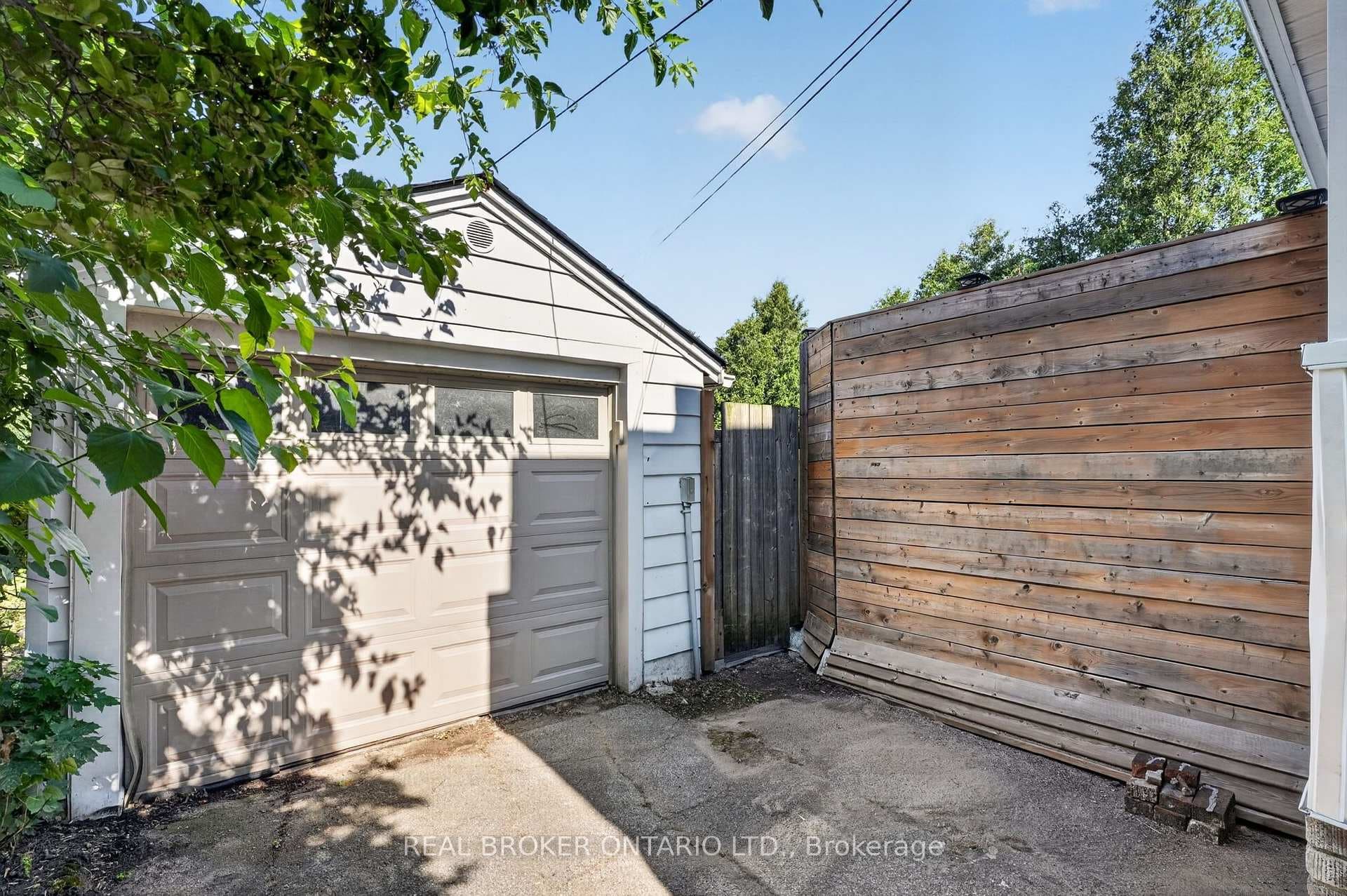 72 Houghton Avenue photo 31