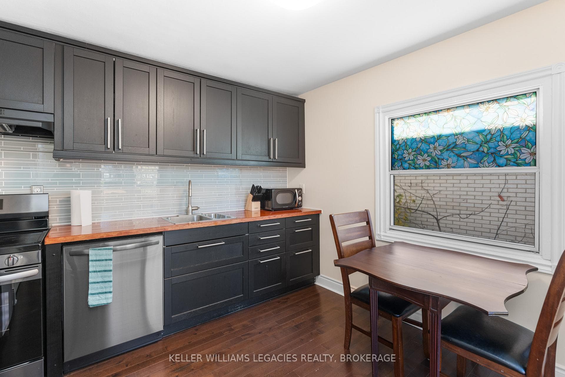 1202 MONTREAL Street photo 8