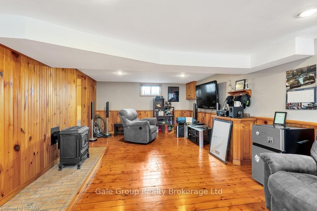 664 SHENSTONE Avenue photo 18