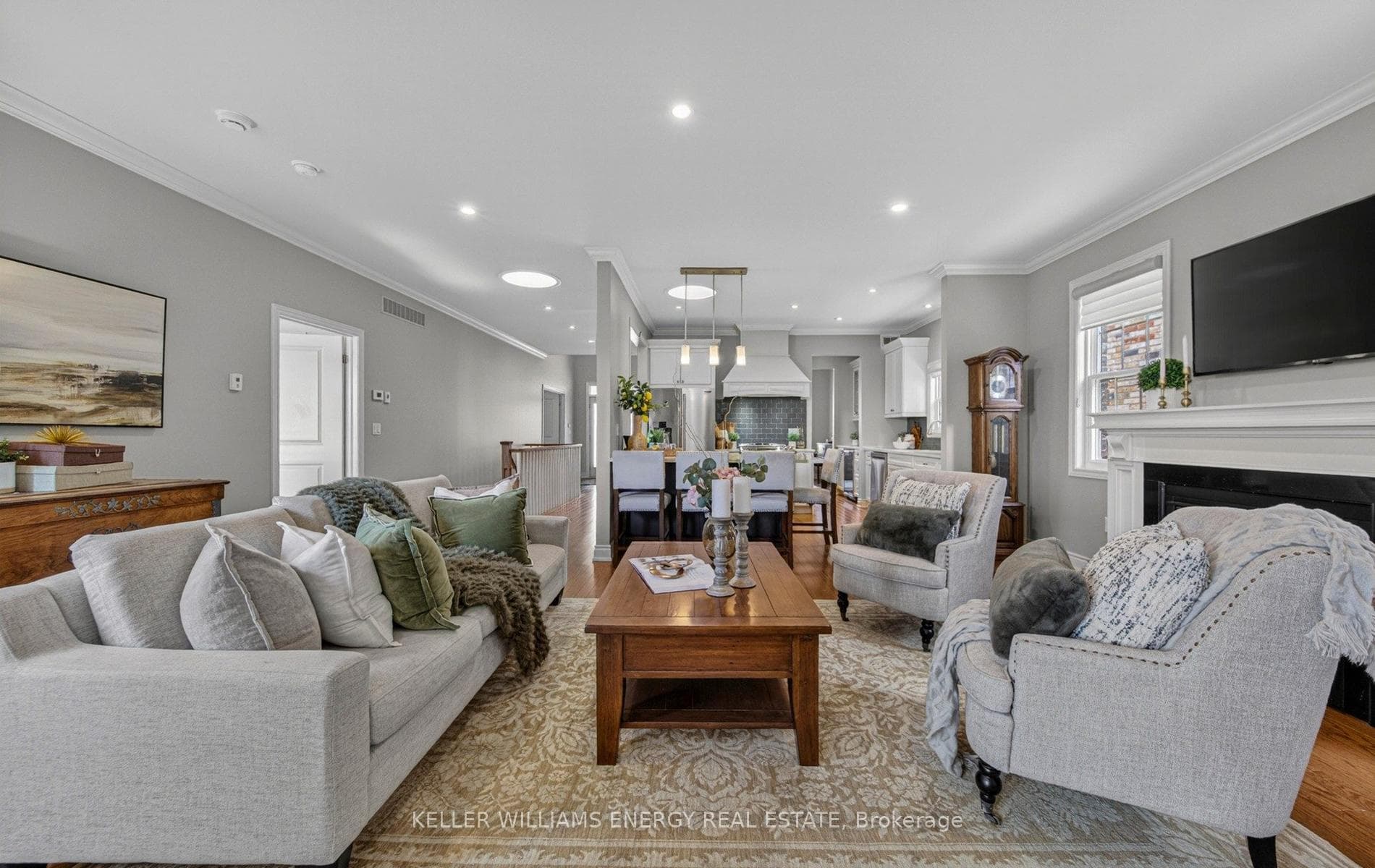 821 Hudson Street photo 25