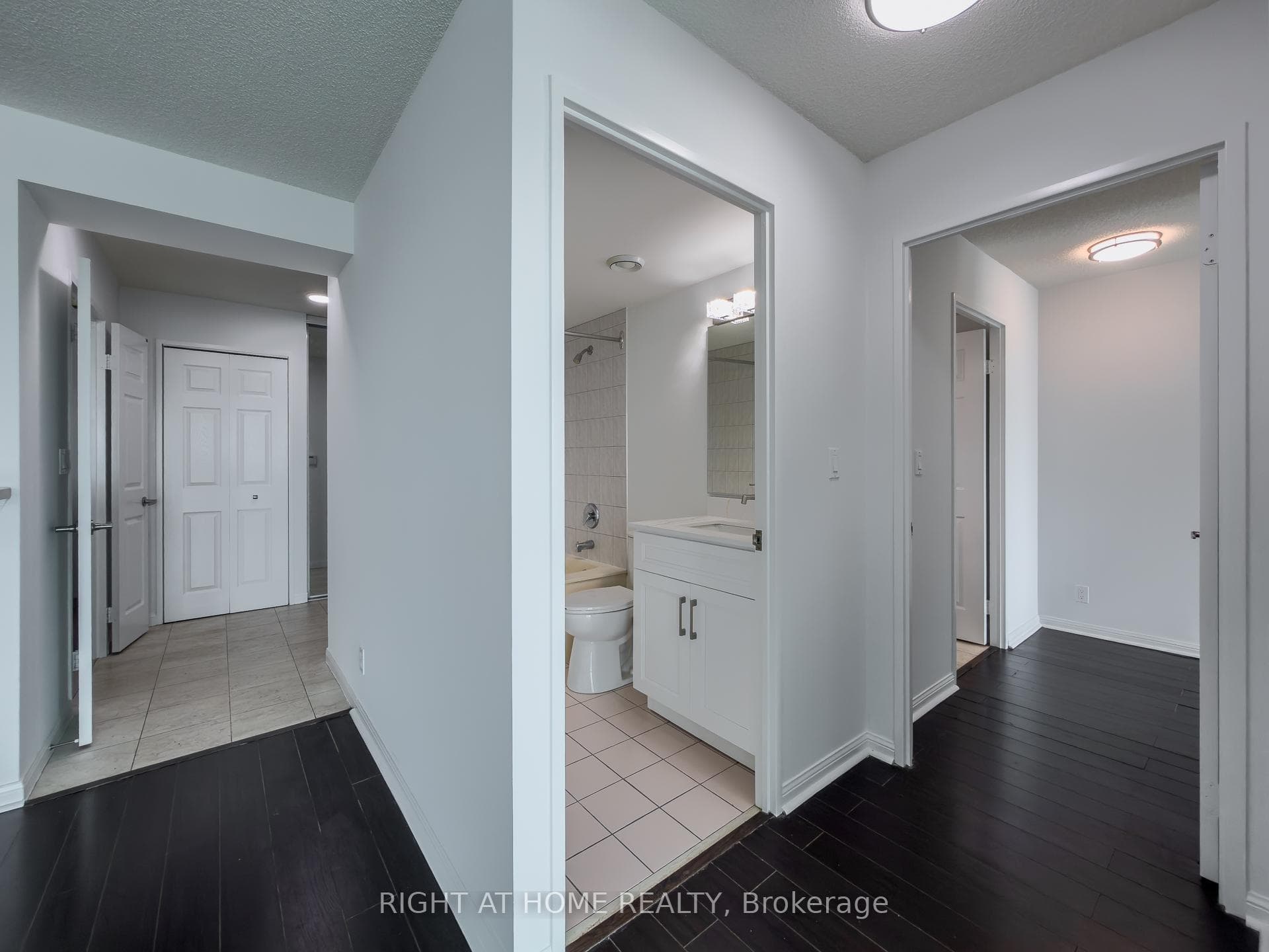 8 Lee Centre Drive Unit 1008 photo 28