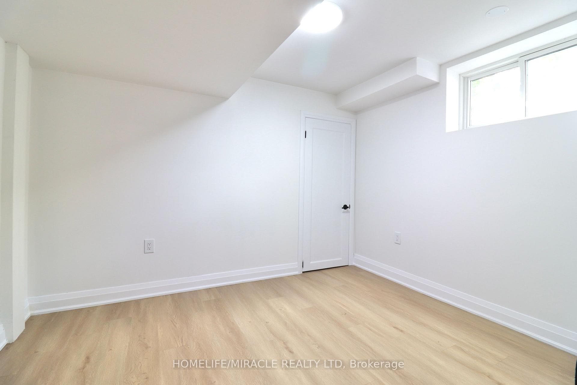 354 Lee Circle photo 27