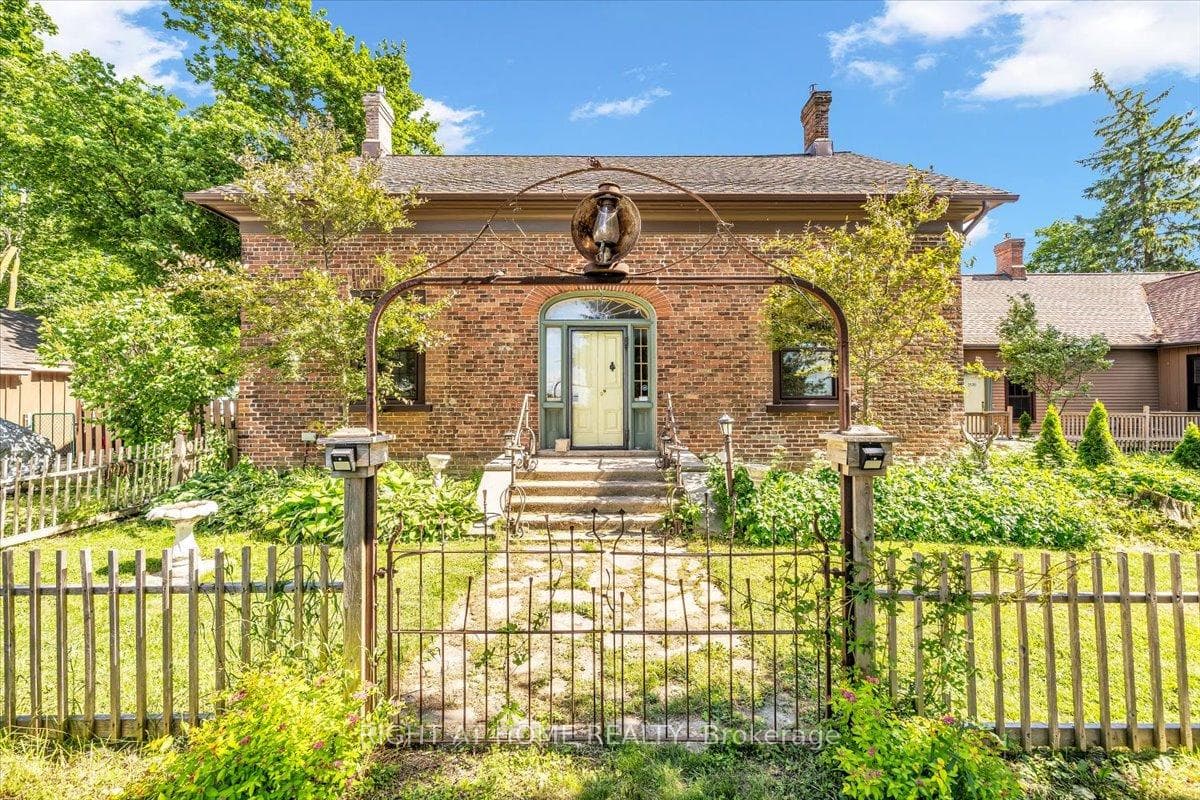 1320 King Street photo 4